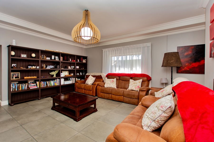 5 Bedroom Property for Sale in Myburgh Park Western Cape